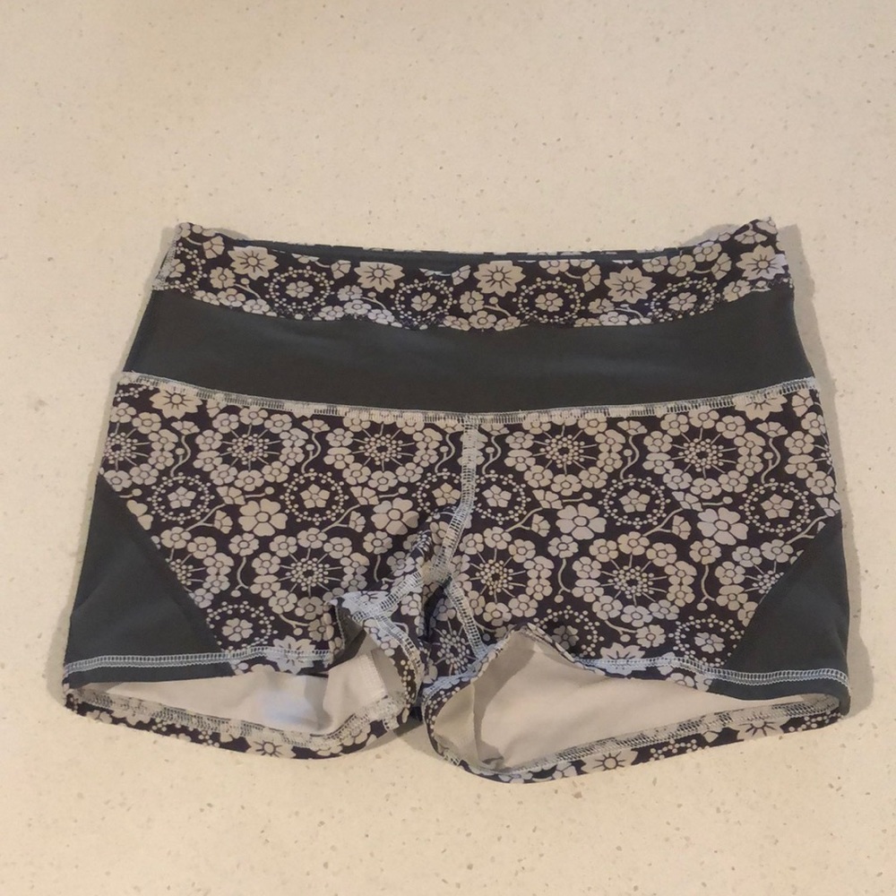 Lululemon spandex shorts